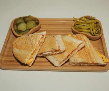 Sade Kaşarlı Tost